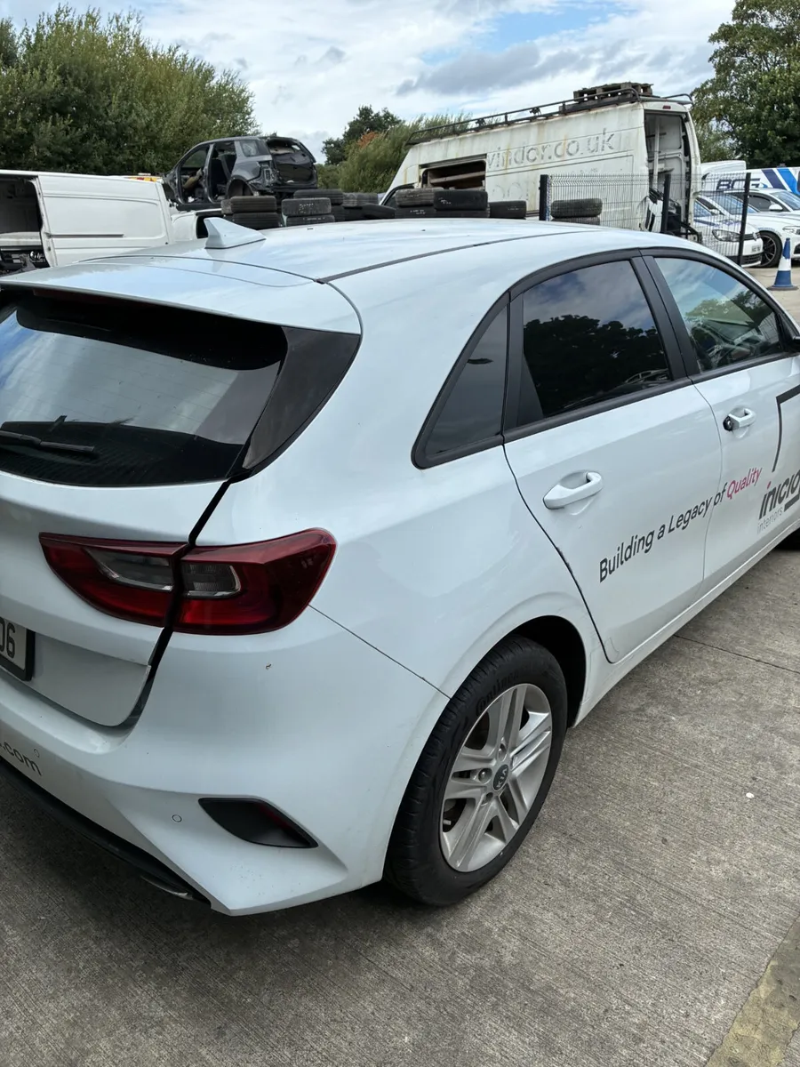 2022 kia ceed parts breaking - Image 3
