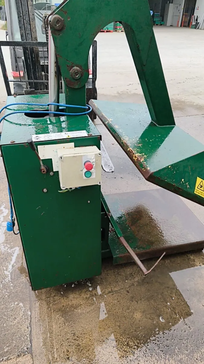 1100 Ltr bin compactor - Image 4