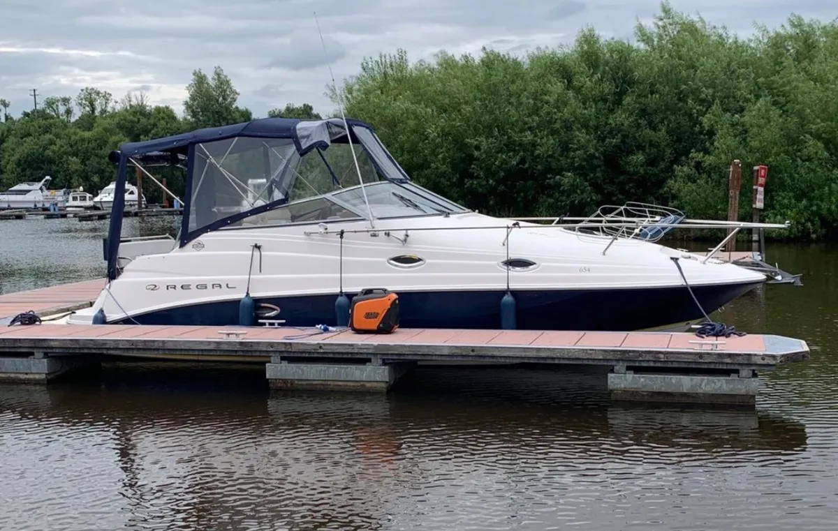 2005 Regal 2665 cruiser , speedboat, cuddy - Image 3