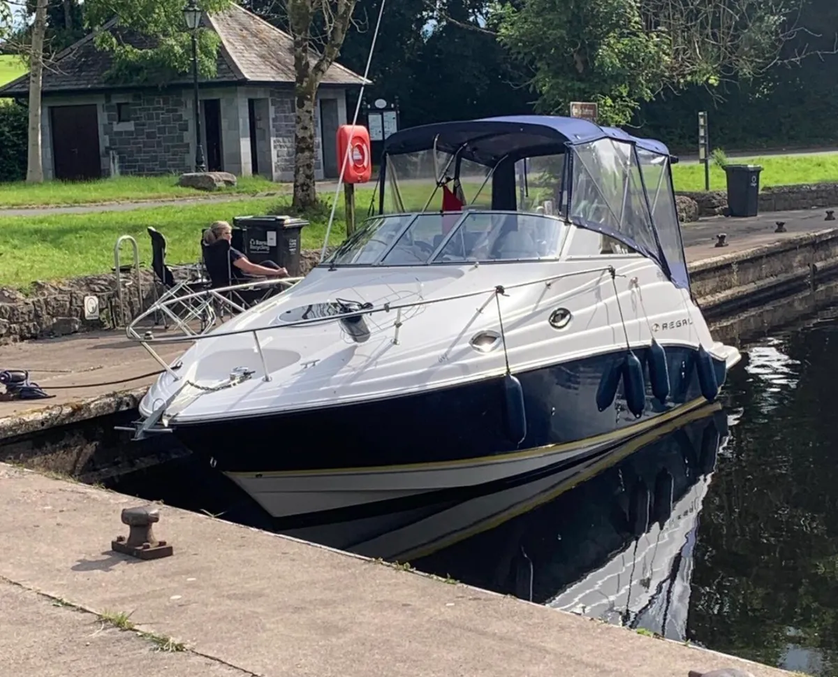 2005 Regal 2665 cruiser , speedboat, cuddy - Image 4