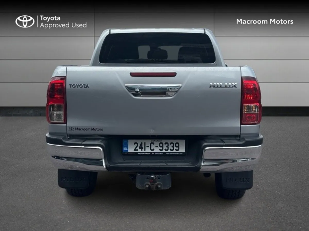 Toyota Hilux 2.8 SR5 D/CAB AUTO - Image 4