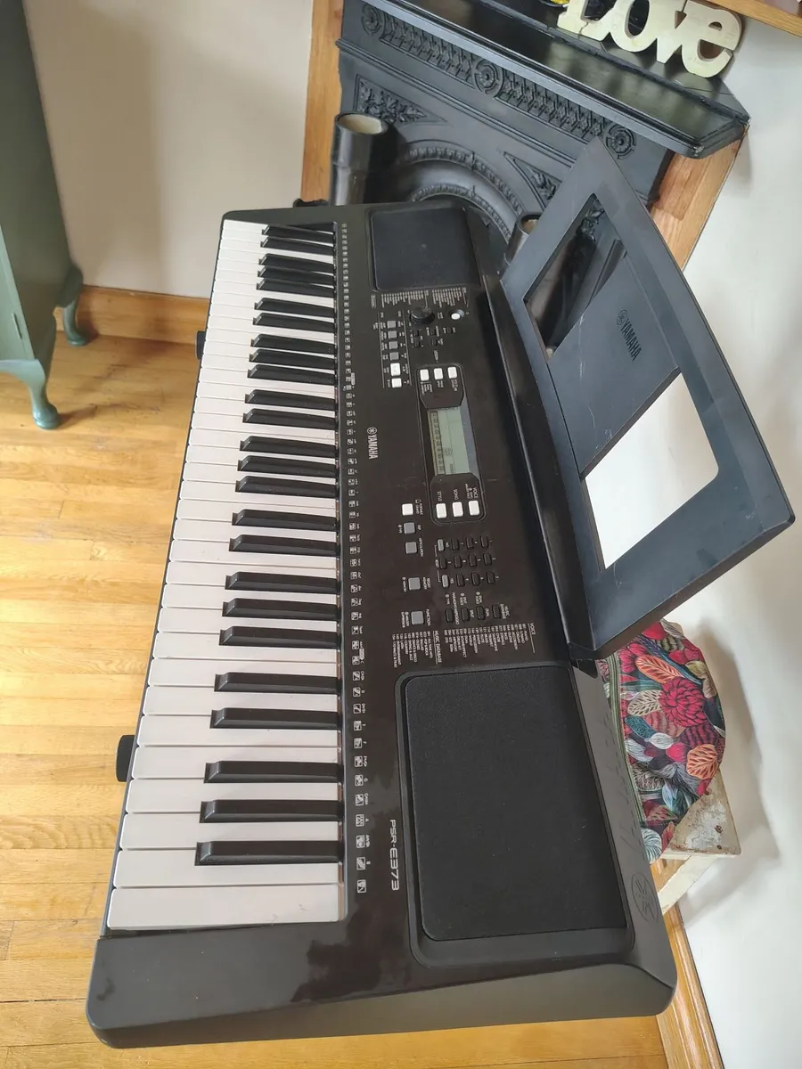 Yamaha PSR - E373 - Image 3
