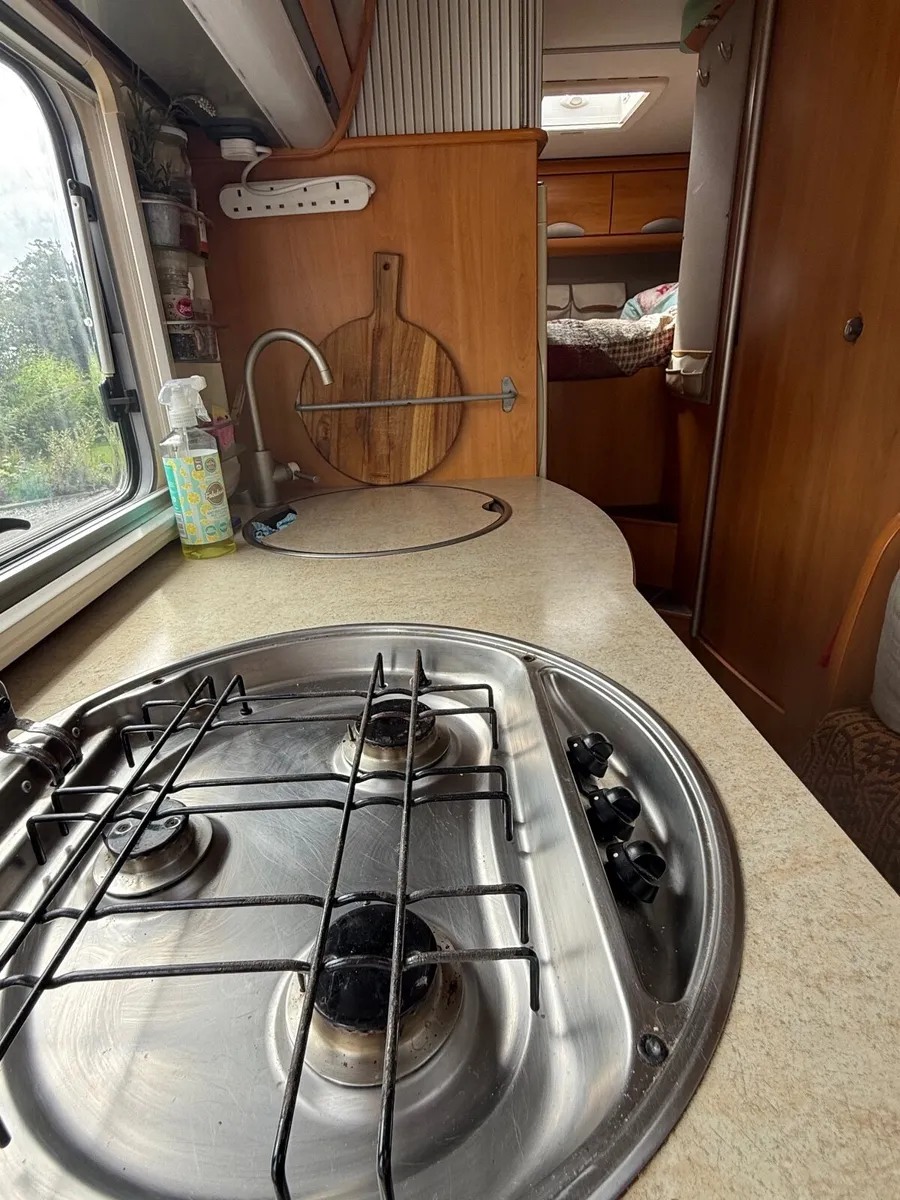 Motorhome - 5 berth - Image 3