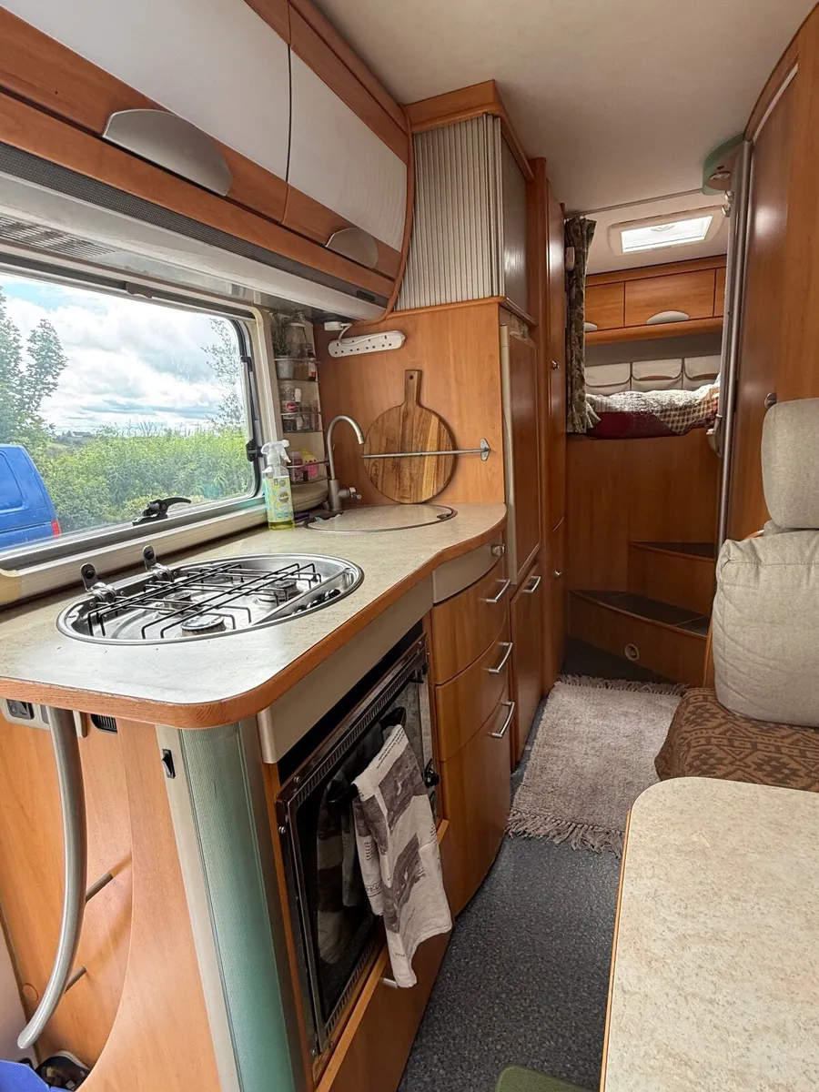 Motorhome - 5 berth - Image 4
