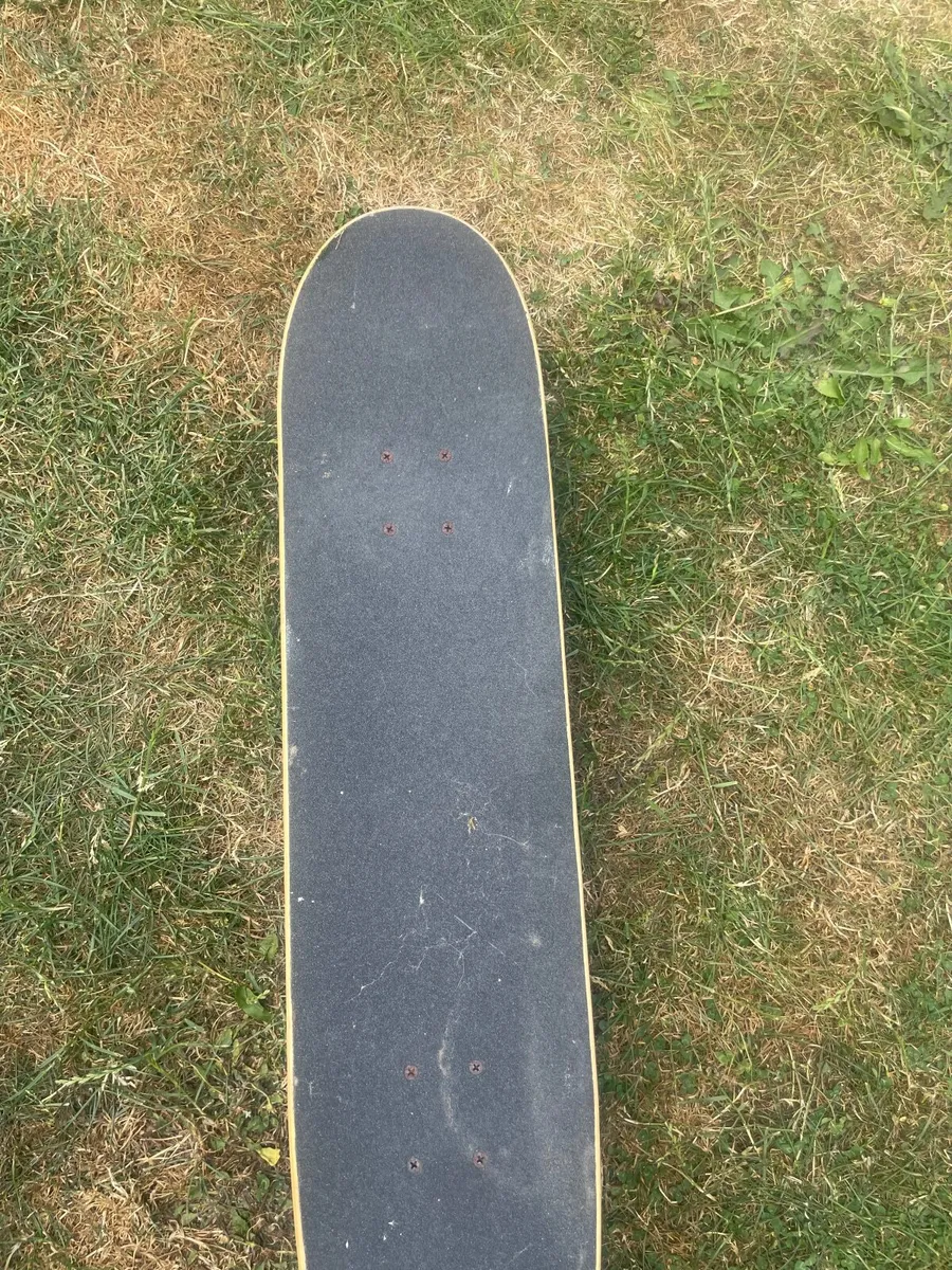 Skateboard - Image 2