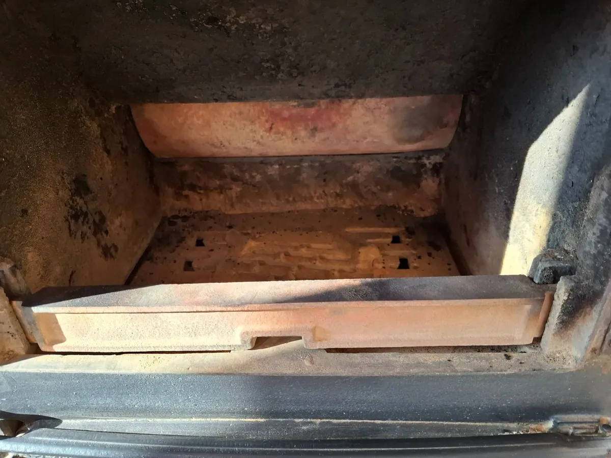 Solid fuel Stove with back boiler - Image 1