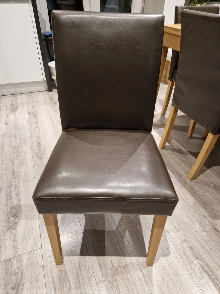 Table and Chairs - Image 4