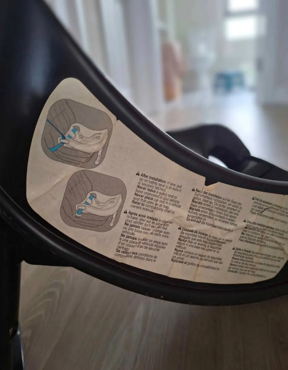 Graco car seat and isofix base - Image 4
