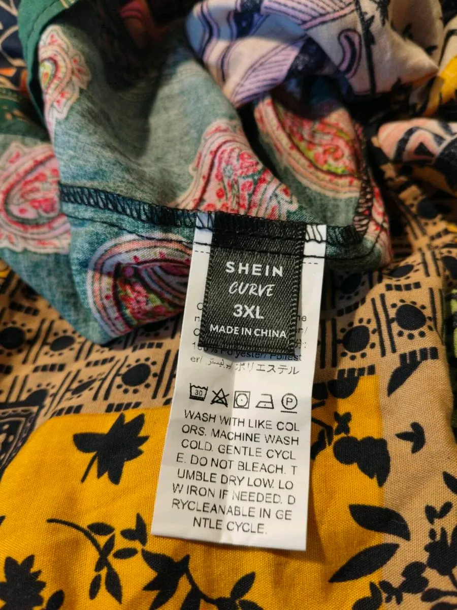 Sheín summer dress, new never worn.
Size 3 xl. Wid - Image 3