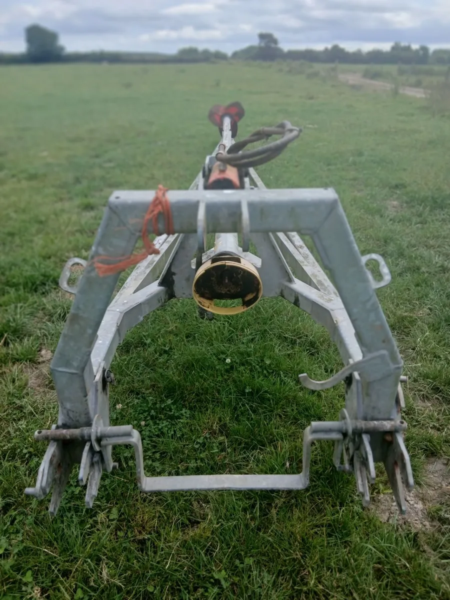AGITATOR - Image 2