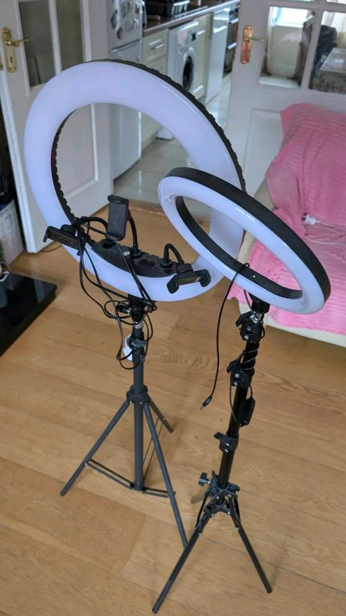 Lights for tattooing
