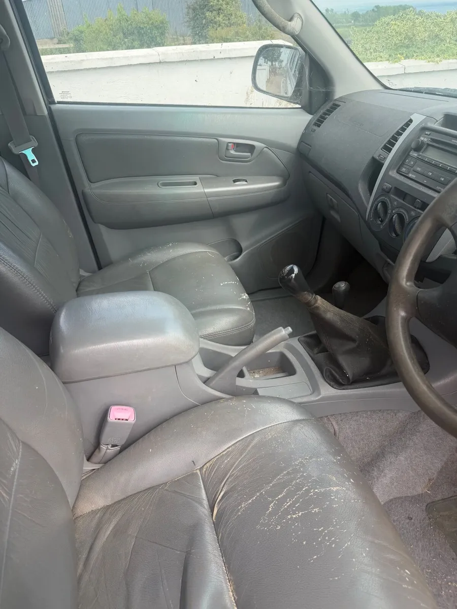 Toyota Hilux 2007 - Image 2