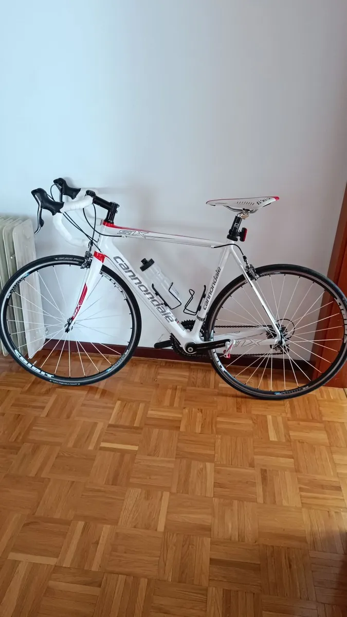 Cannondale SIX Carbon Road Bike – Shimano Ultegra - Image 1