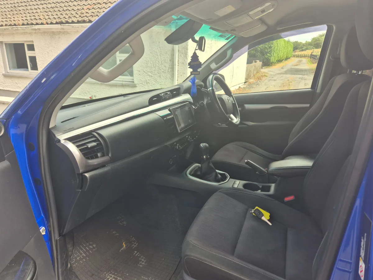 Toyota Hilux 2018 - Image 3