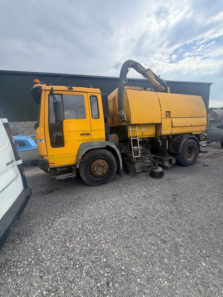 Volvo fl 6 sweeper - Image 1