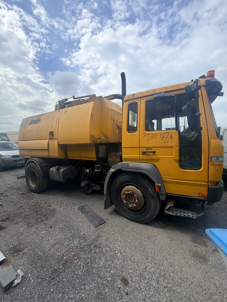 Volvo fl 6 sweeper - Image 2