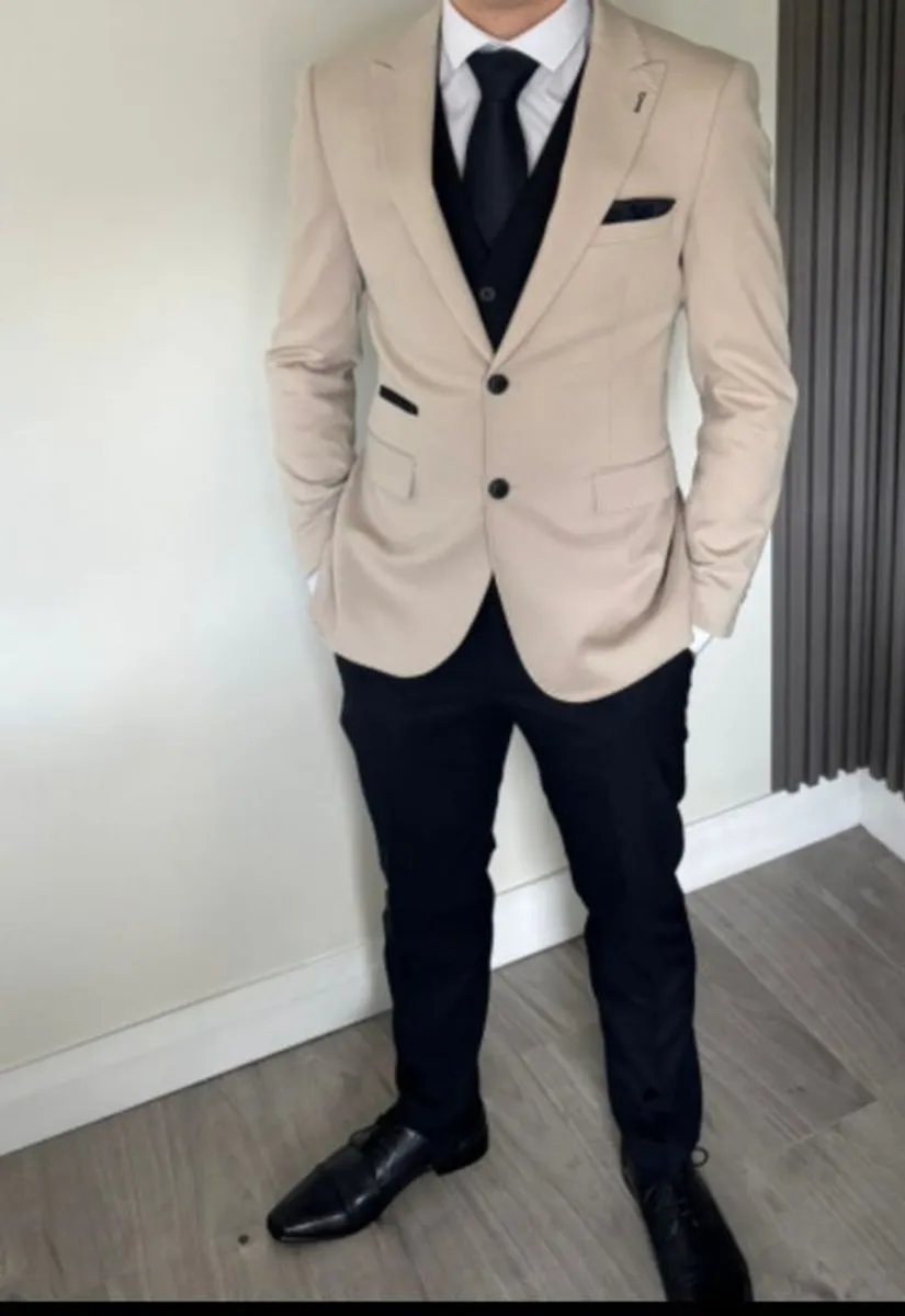 Mens suit - Image 1