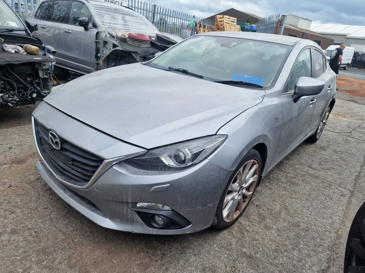 14 MAZDA MAZDA3  2.2 D FOR BREAKING (ENGINE BAD) - Image 2
