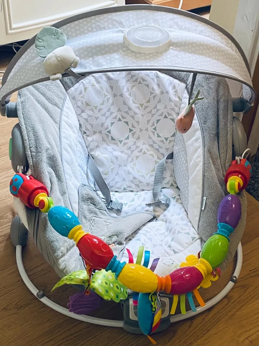 Bundle of x5 essential baby items (0-6 months+) - Image 2