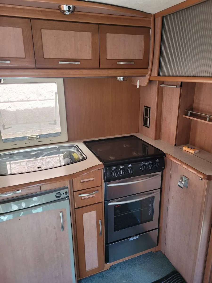 2003 Bessacarr Cameo 625 GL Double Axel Caravan - Image 3