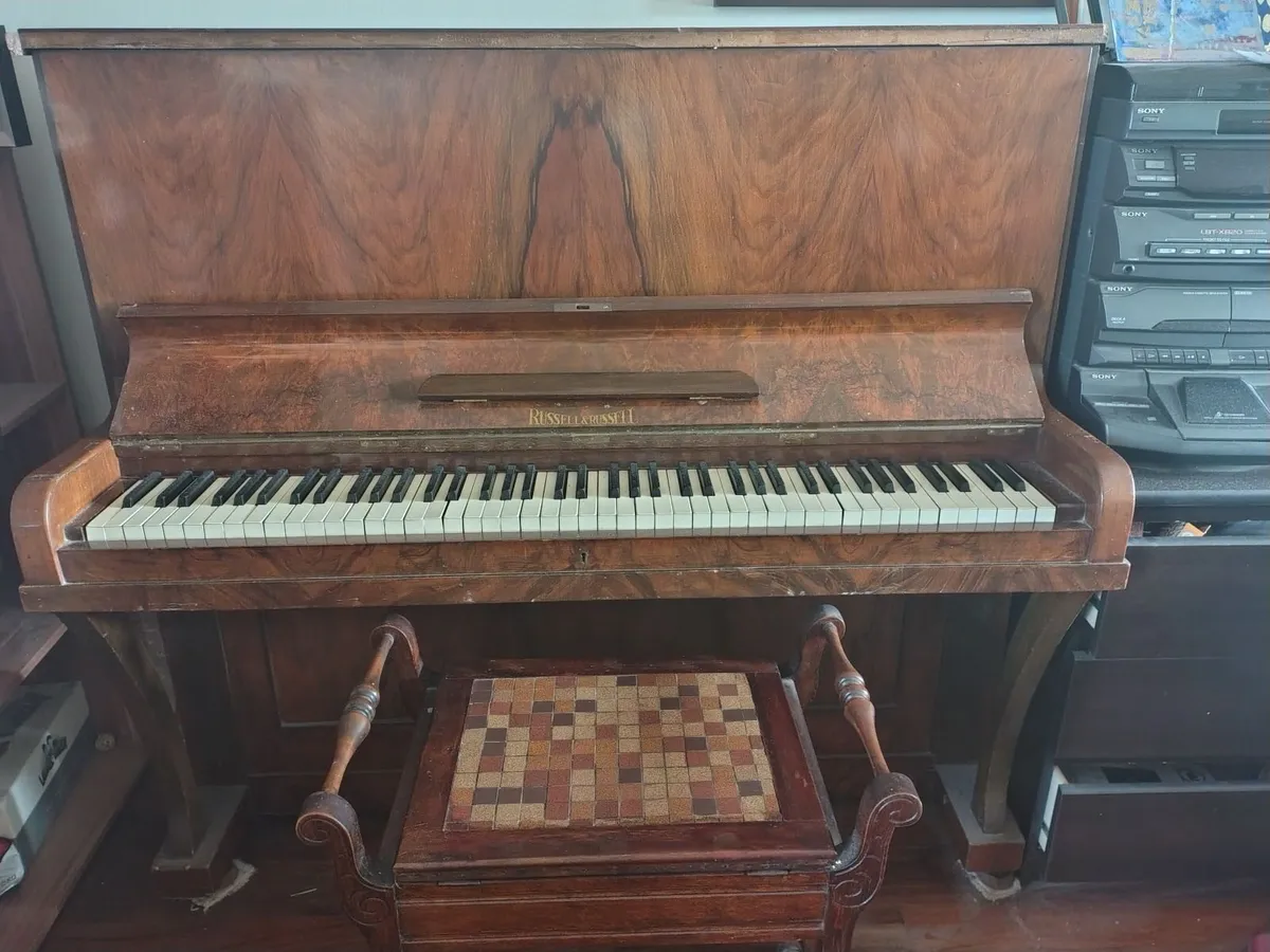 Free to take away, Russell and Russell piano - Image 2