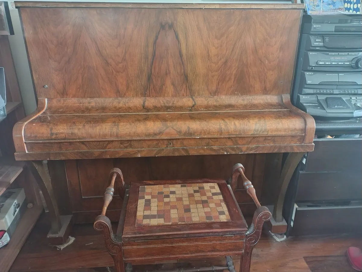 Free to take away, Russell and Russell piano - Image 3