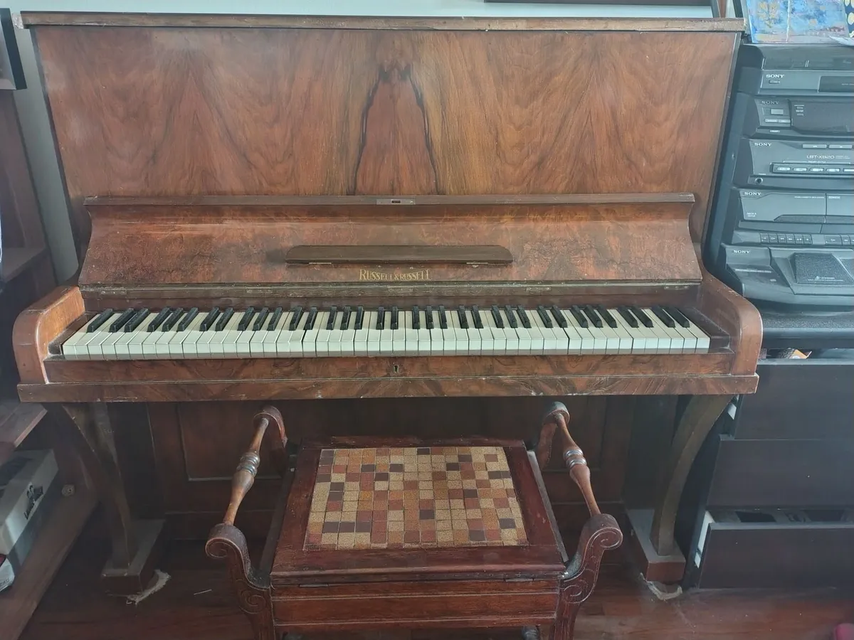 Free to take away, Russell and Russell piano - Image 1