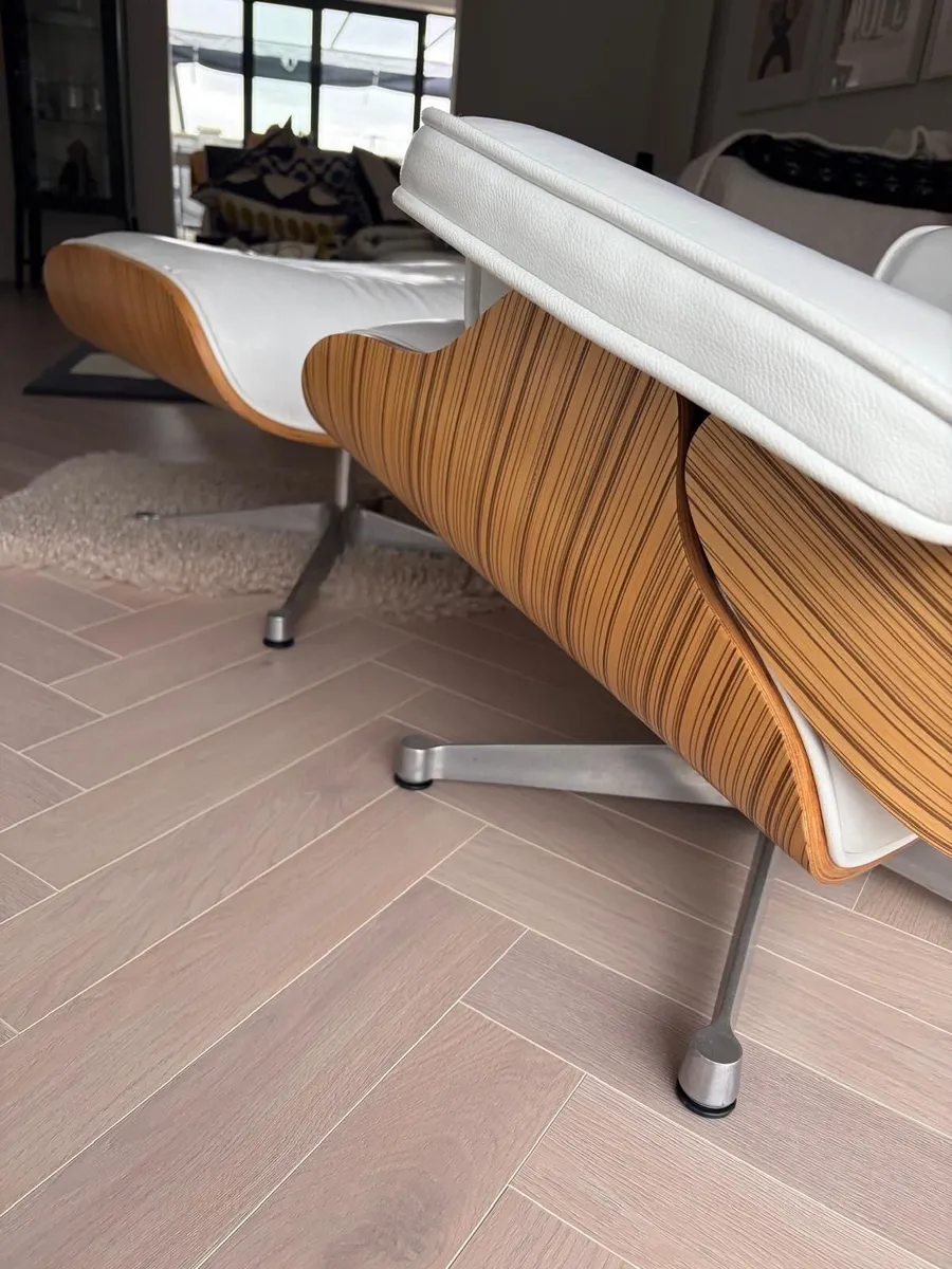 Charles and Eames style lounge chair and ottoman - Image 3