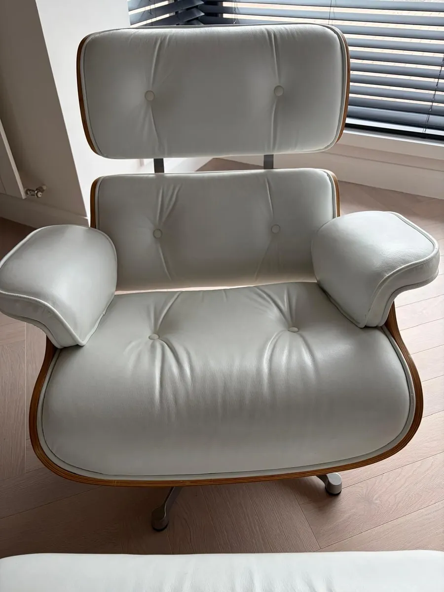 Charles and Eames style lounge chair and ottoman - Image 2