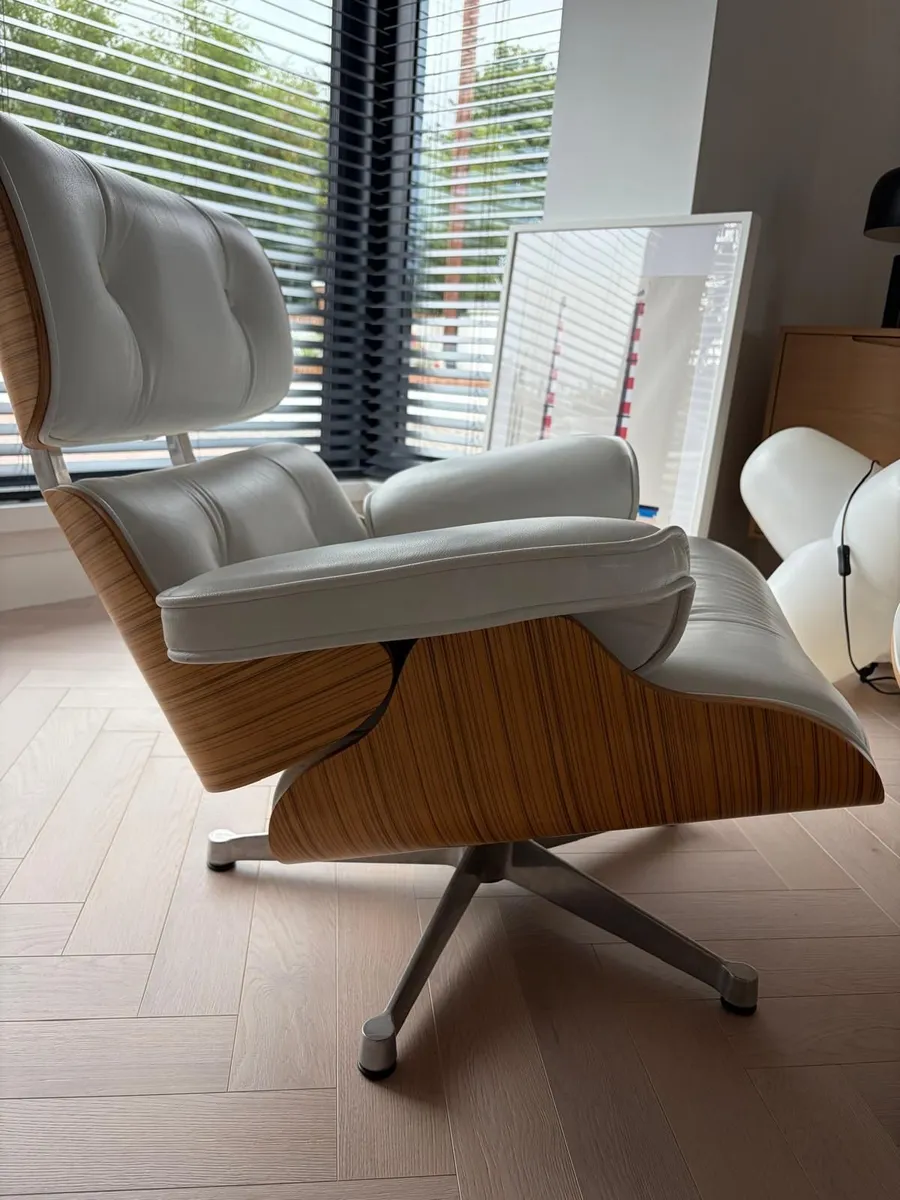 Charles and Eames style lounge chair and ottoman - Image 4