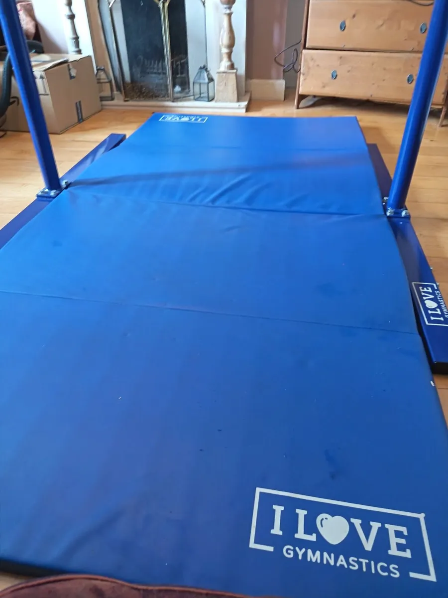 love gymnastics high bar & folding mat - Image 4