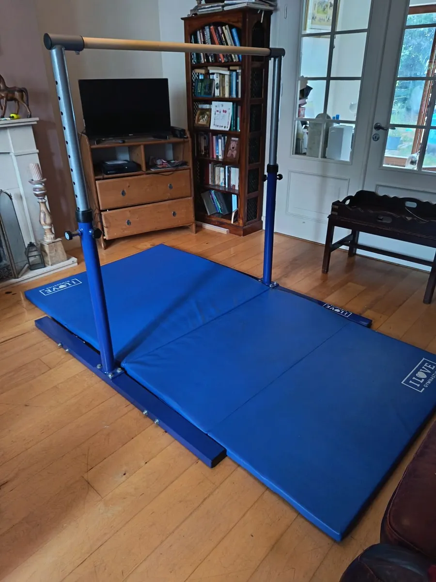 love gymnastics high bar & folding mat - Image 3