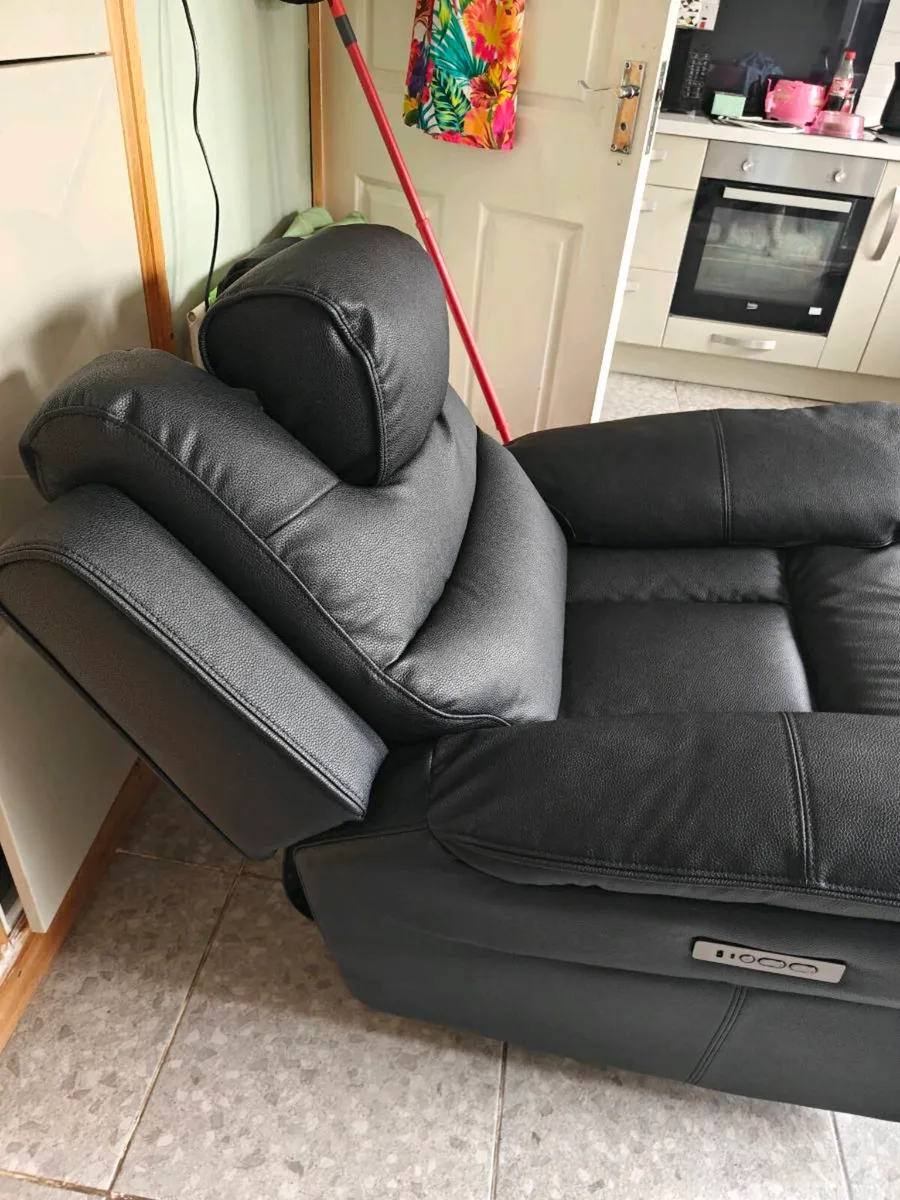 Genuine Leather power recliner chair - Image 3