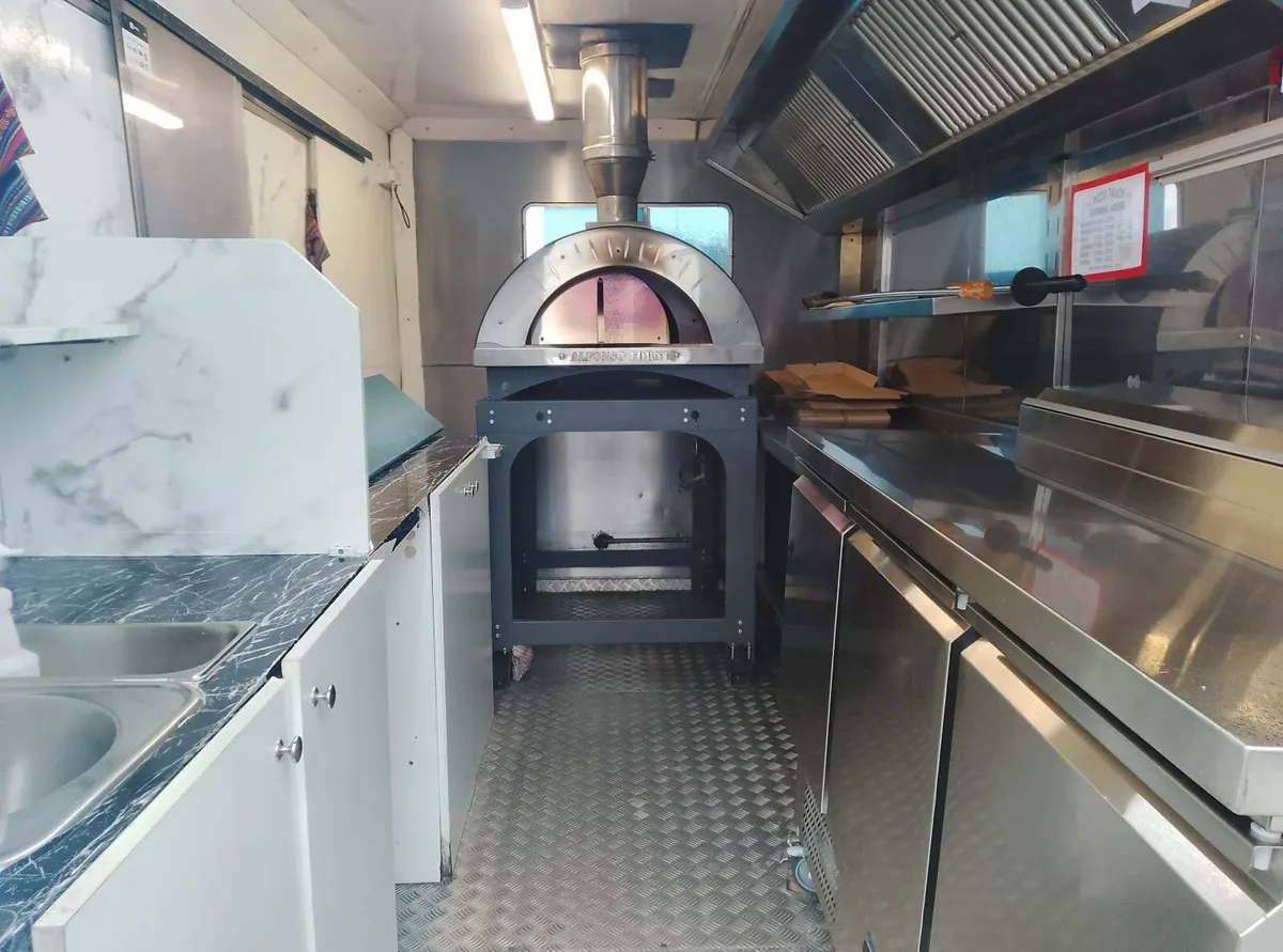 Pizza Truck Business opportunity (VAT INCLUDED) - Image 3