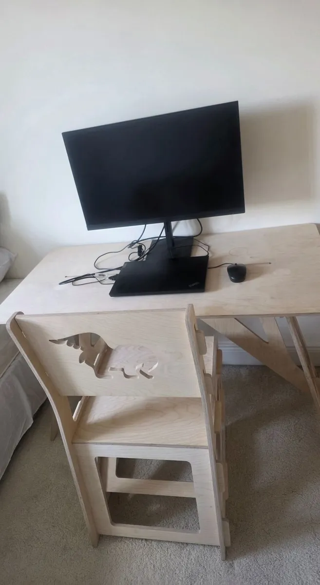 Flying Elephant desk and chair - Image 3