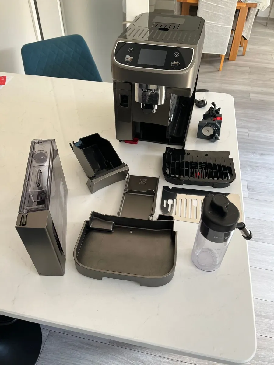 Delonghi Magnifica Plus full AUTO coffee machine - Image 3