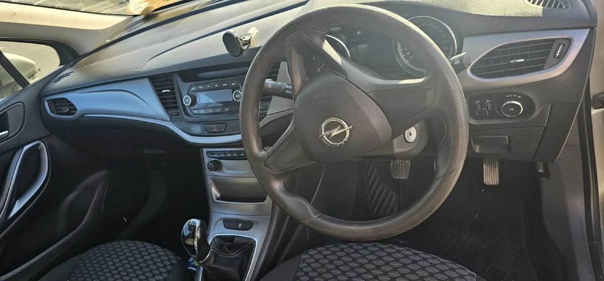 Opel Astra 2018 - Image 3