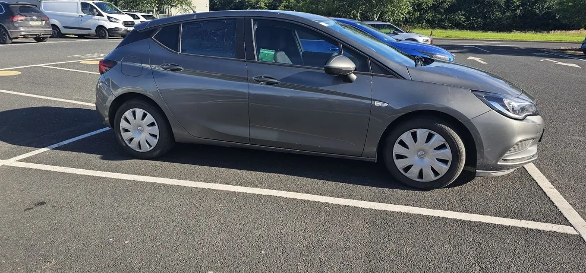 Opel Astra 2018 - Image 1