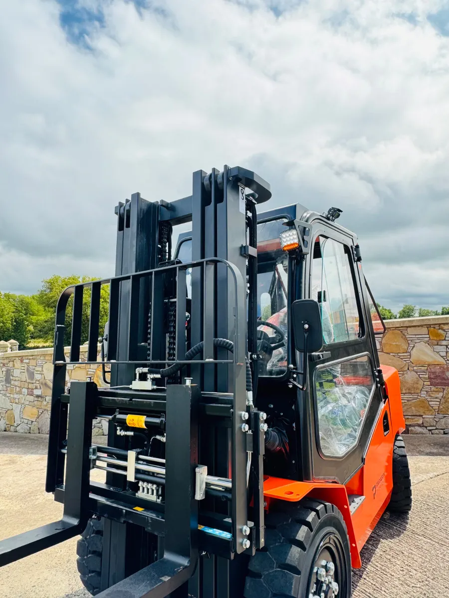 NEW Noblelift CPCD30 3-Ton Forklift - Image 1
