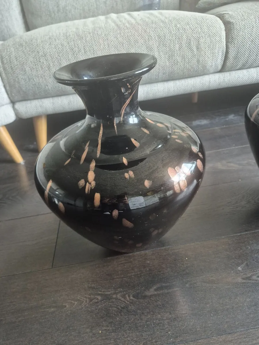 Vases - Image 1