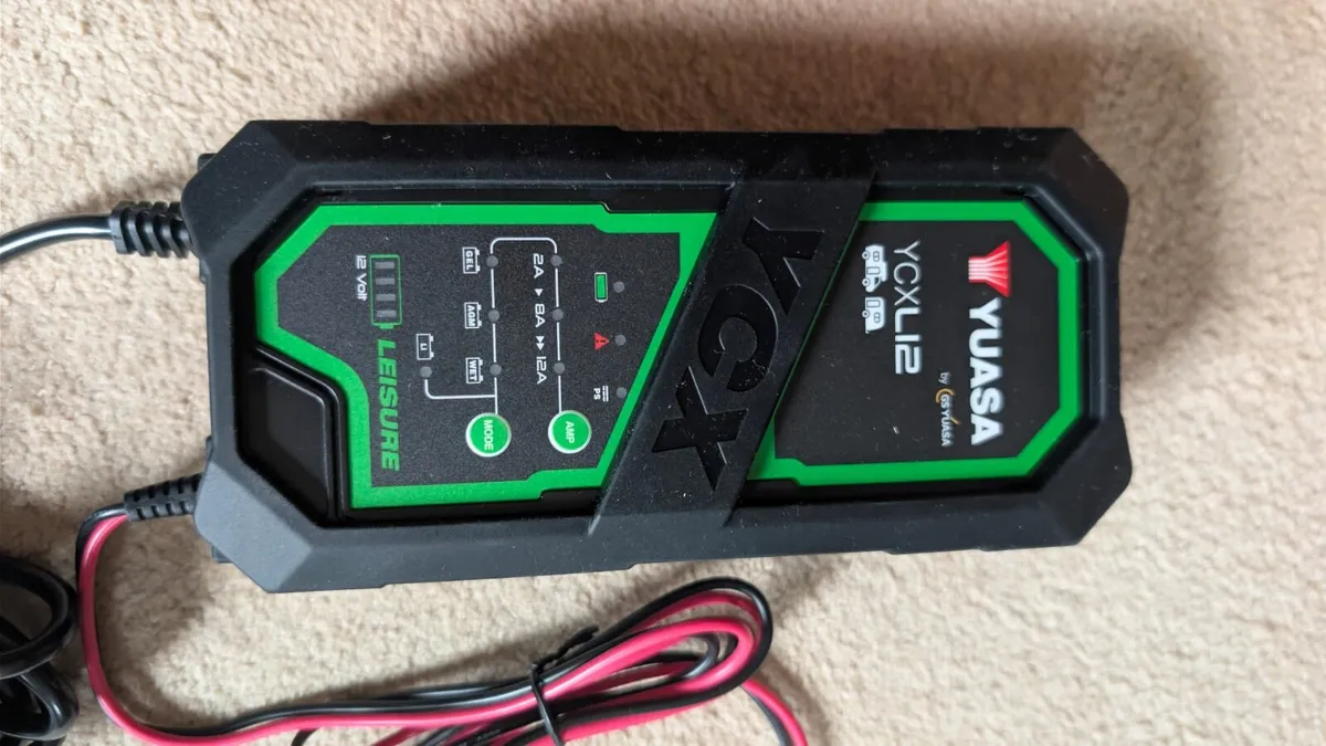 12 Volt 12 AMP SMART Charger LITIUM Battery/YUASA - Image 1