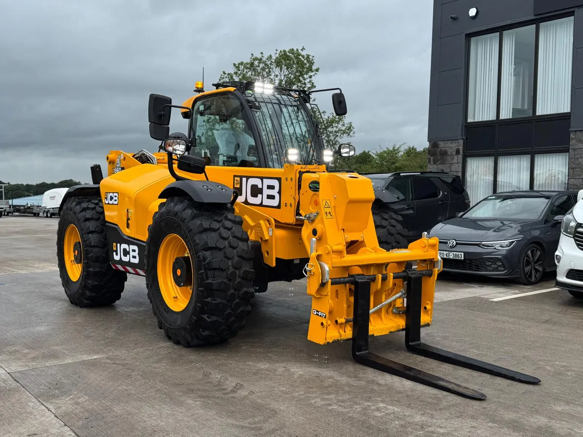 2025 DEMO HOURS JCB 560-80 TELEHANDLER - Image 3