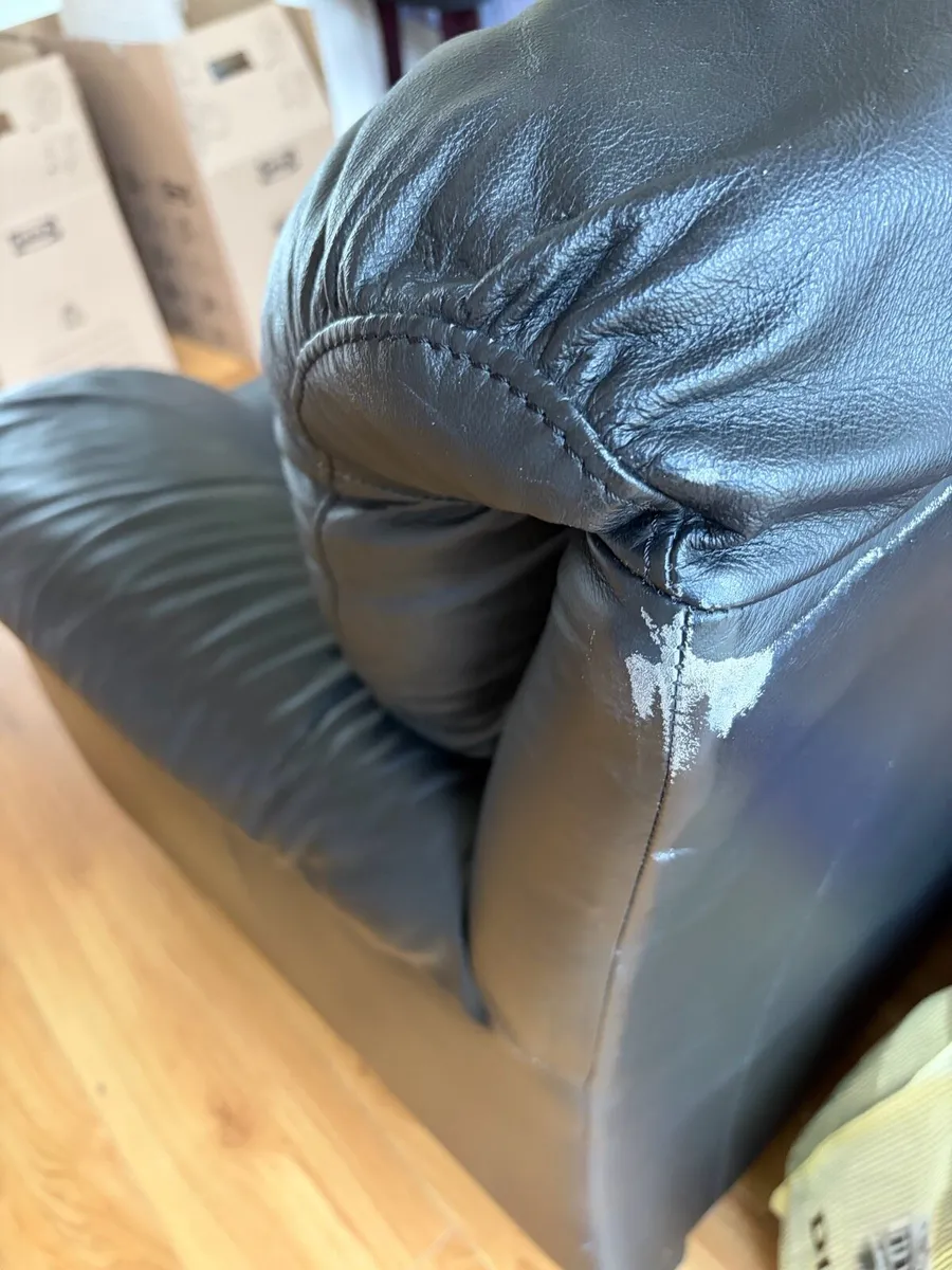 Leather couch - Image 4