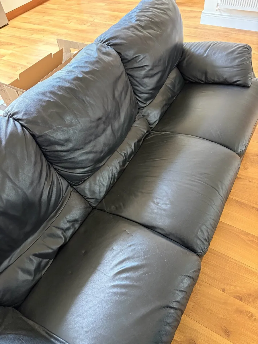 Leather couch - Image 2