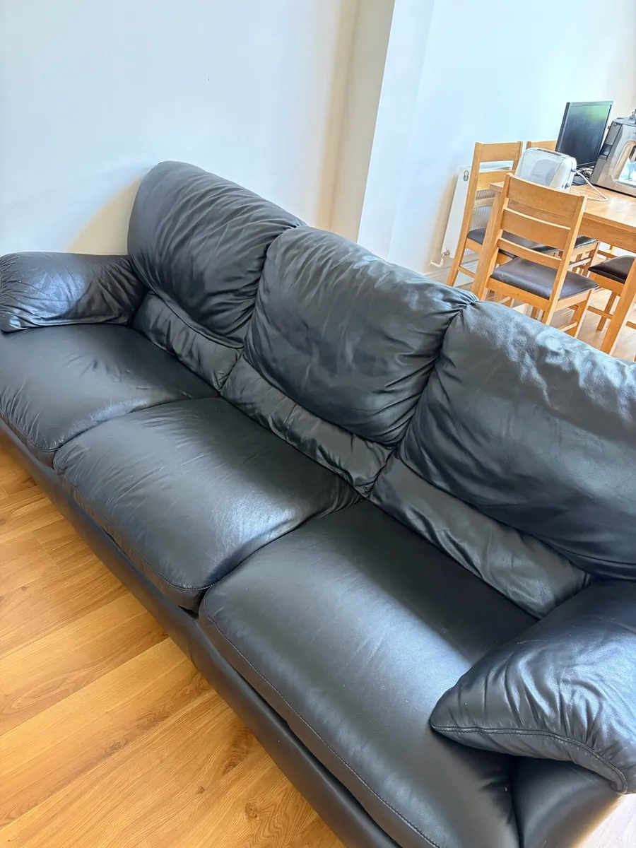 Leather couch - Image 3