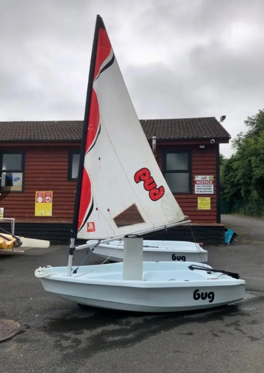 Sailing dinghy - Image 1