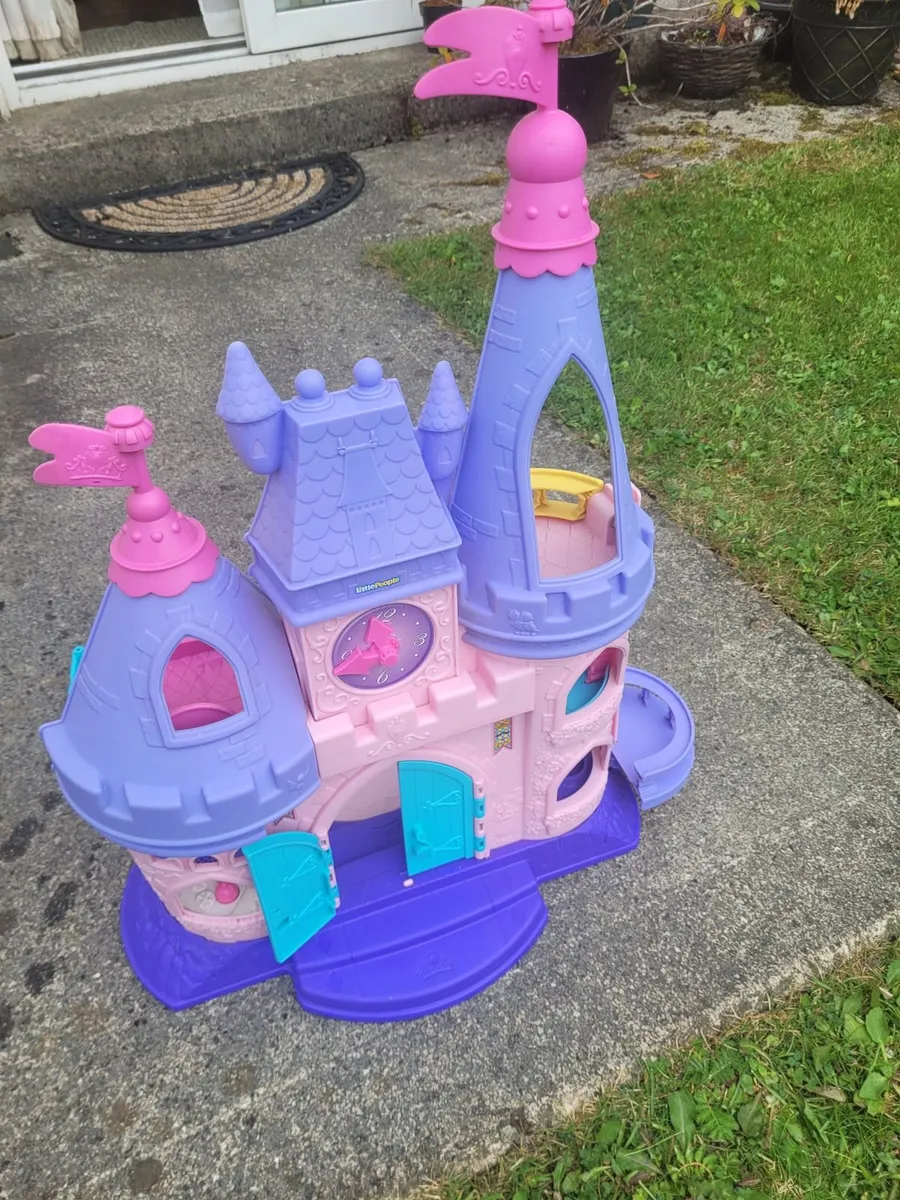 Cinderella and Snow White Princess Castle - Image 2