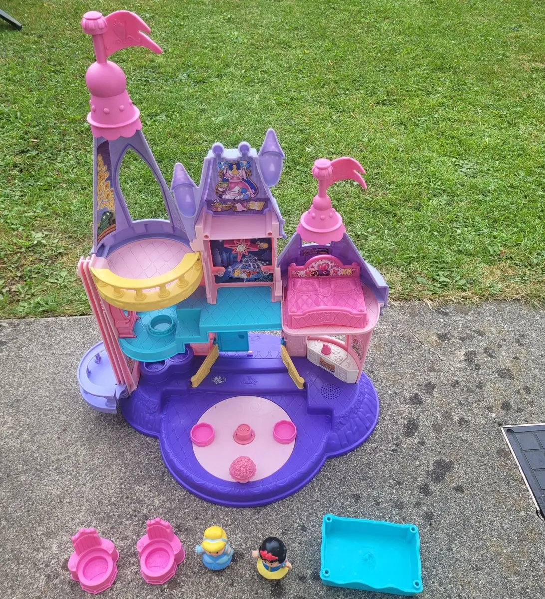 Cinderella and Snow White Princess Castle - Image 3