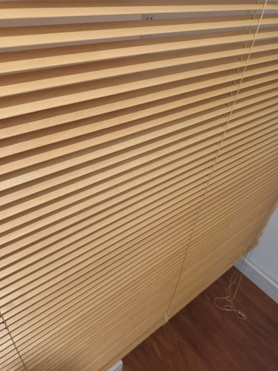 Venetian Blinds x 2 - Image 4