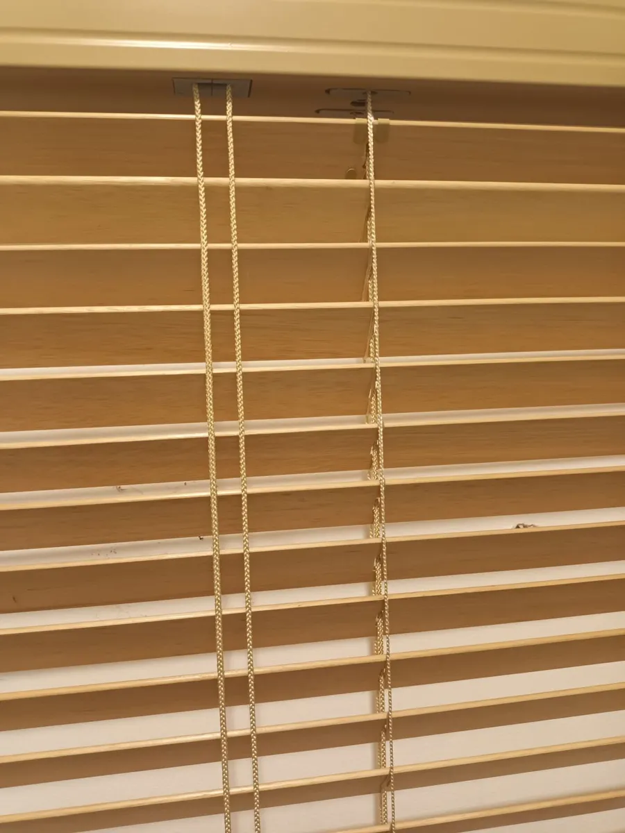 Venetian Blinds x 2 - Image 3